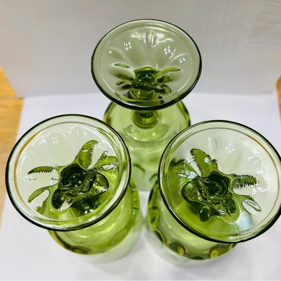 Vintage goblets, set of 3, mint condition. Avocado green. Thumbprint pattern. - Picture 4 of 6